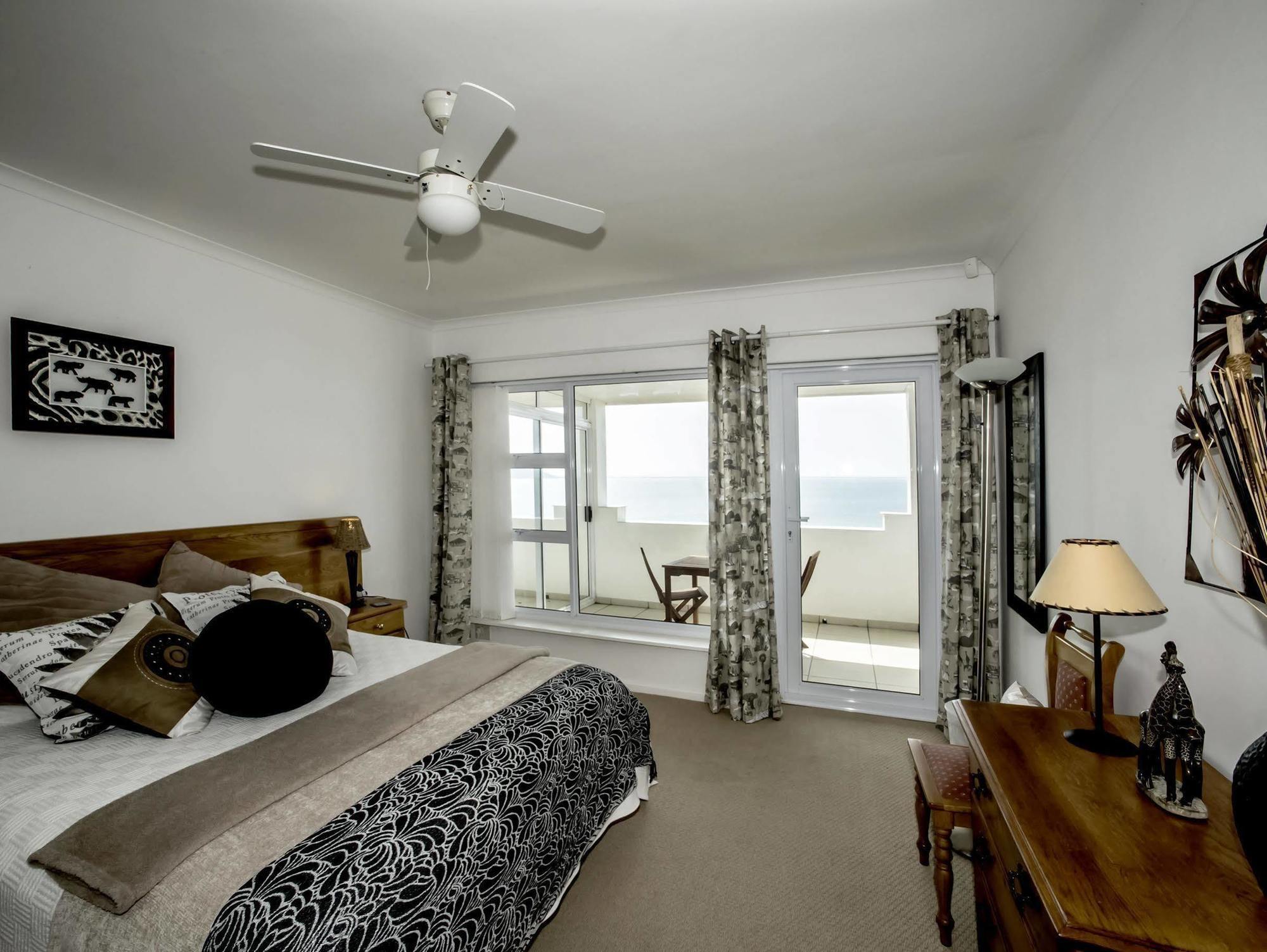 Penguinden - Load-Shedding Free Hotel Simonʼs Town Exterior foto